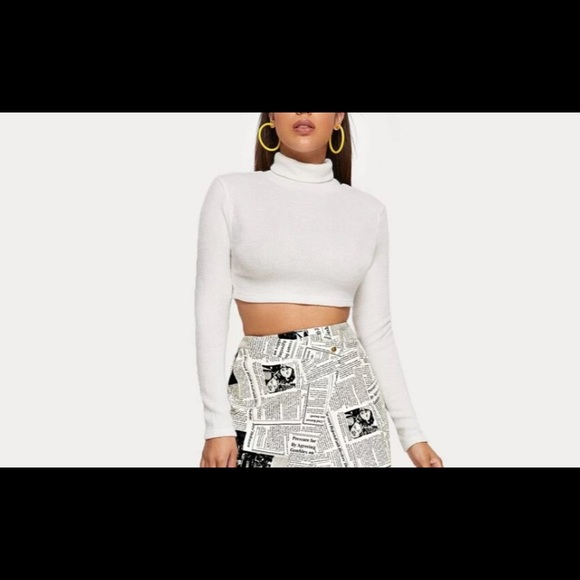 Turtle Neck Slim Crop Tee - Picture 3 of 4